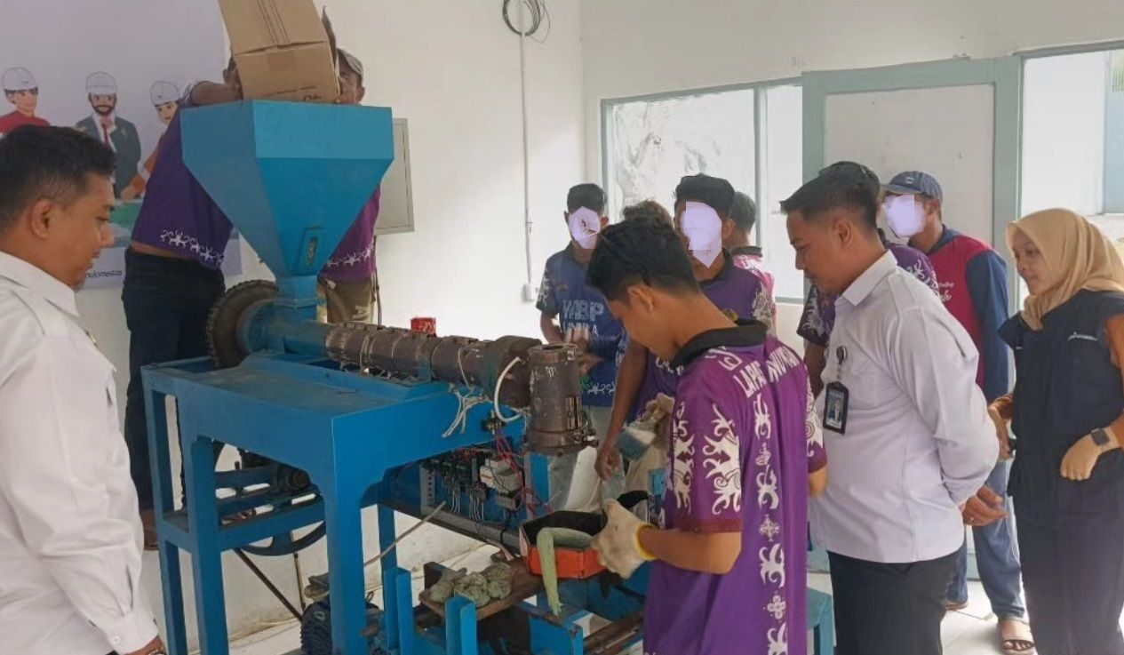 Lapas Nunukan–Pertamina EP Kolaborasi, Limbah Plastik Disulap Jadi Paving Block