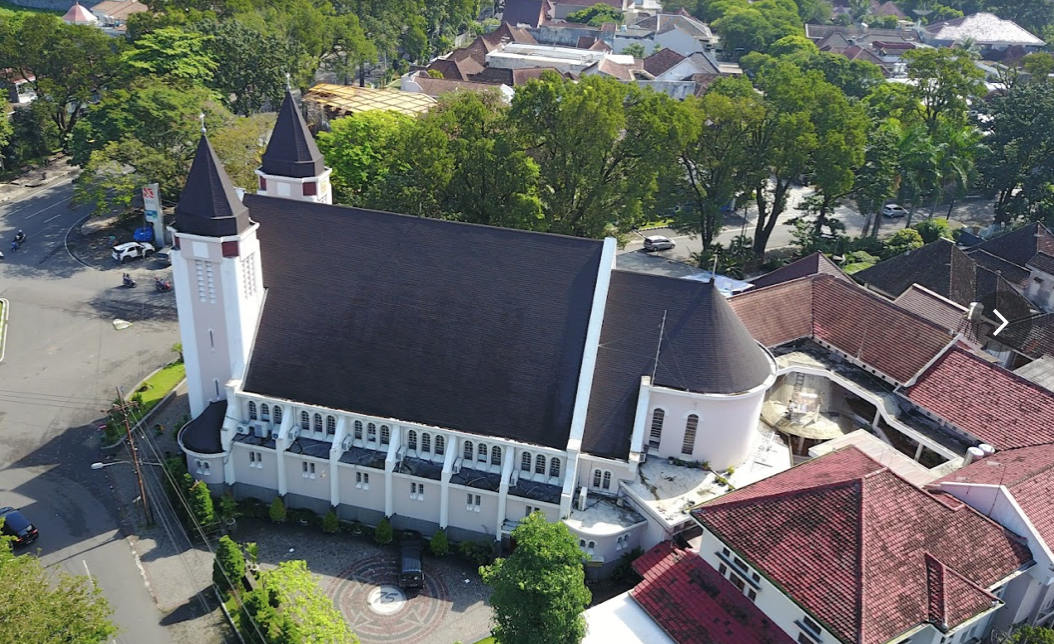 Gereja Santa Theresia Kayutangan, Jejak Sejarah dan Landmark Iman di Jantung Kota Malang