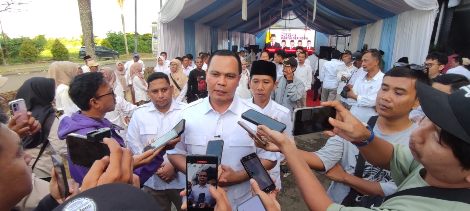 HUT ke-18 DPC Gerindra Kota Serang Gelar Kegiatan Sosial Penyaluran RTLH