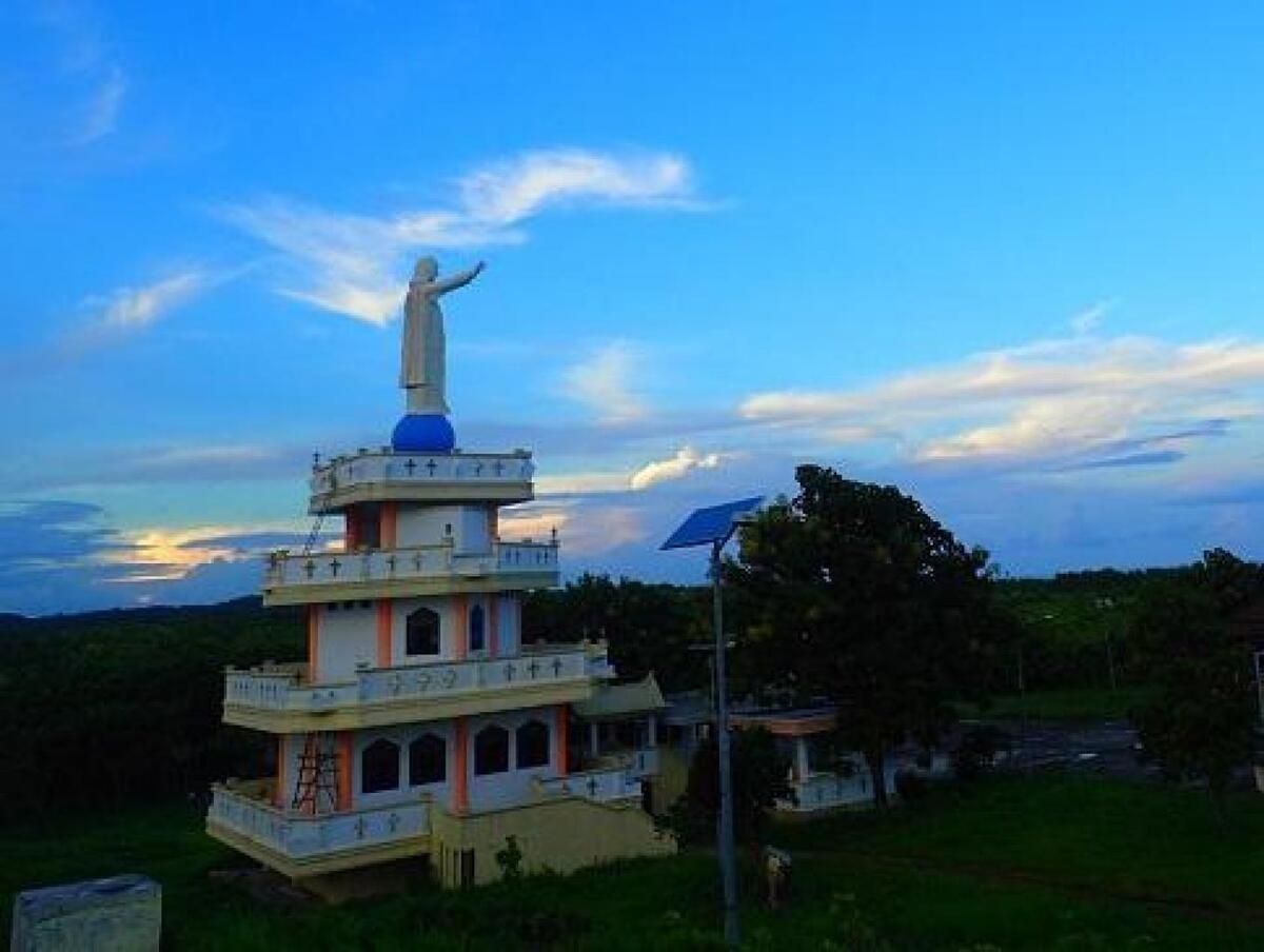 Finduar Saumlaki, Destinasi Wisata Religi dengan Panorama Laut dan Arca Kristus Raja yang Ikonik