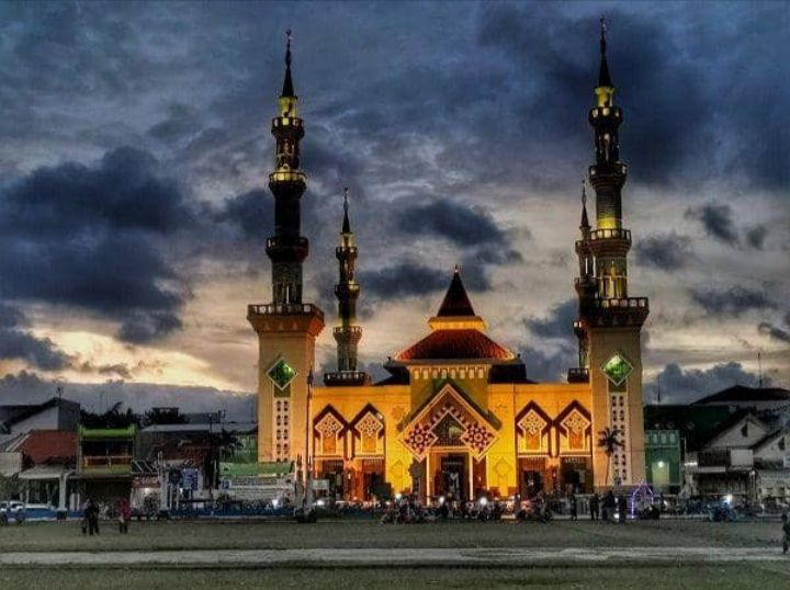Daftar Masjid Terbaik untuk Itikaf di Jalur Pantura Khususnya Jawa Timur: Alamat, Fasilitas, dan Panduan Praktis Beribadah