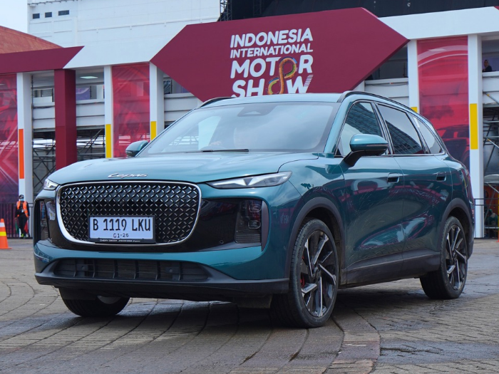 LEPAS L8 Punya Fitur Parkir Otomatis Tanpa Ada Pengemudi