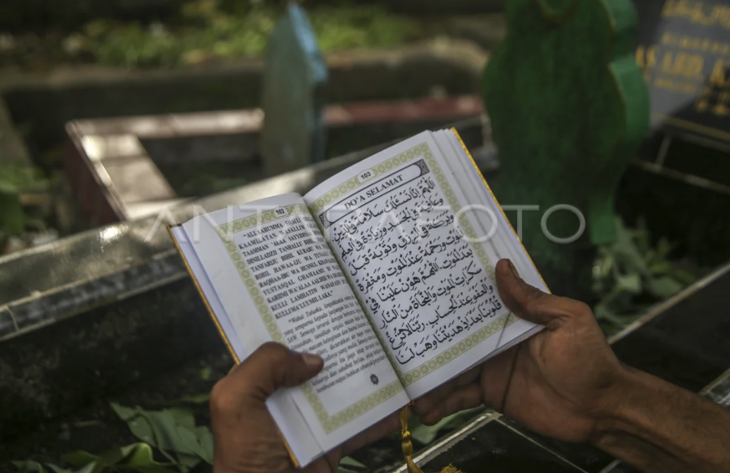 Doa Ziarah Kubur untuk Orang Tua, Amalan yang Banyak Dicari Menjelang Ramadan