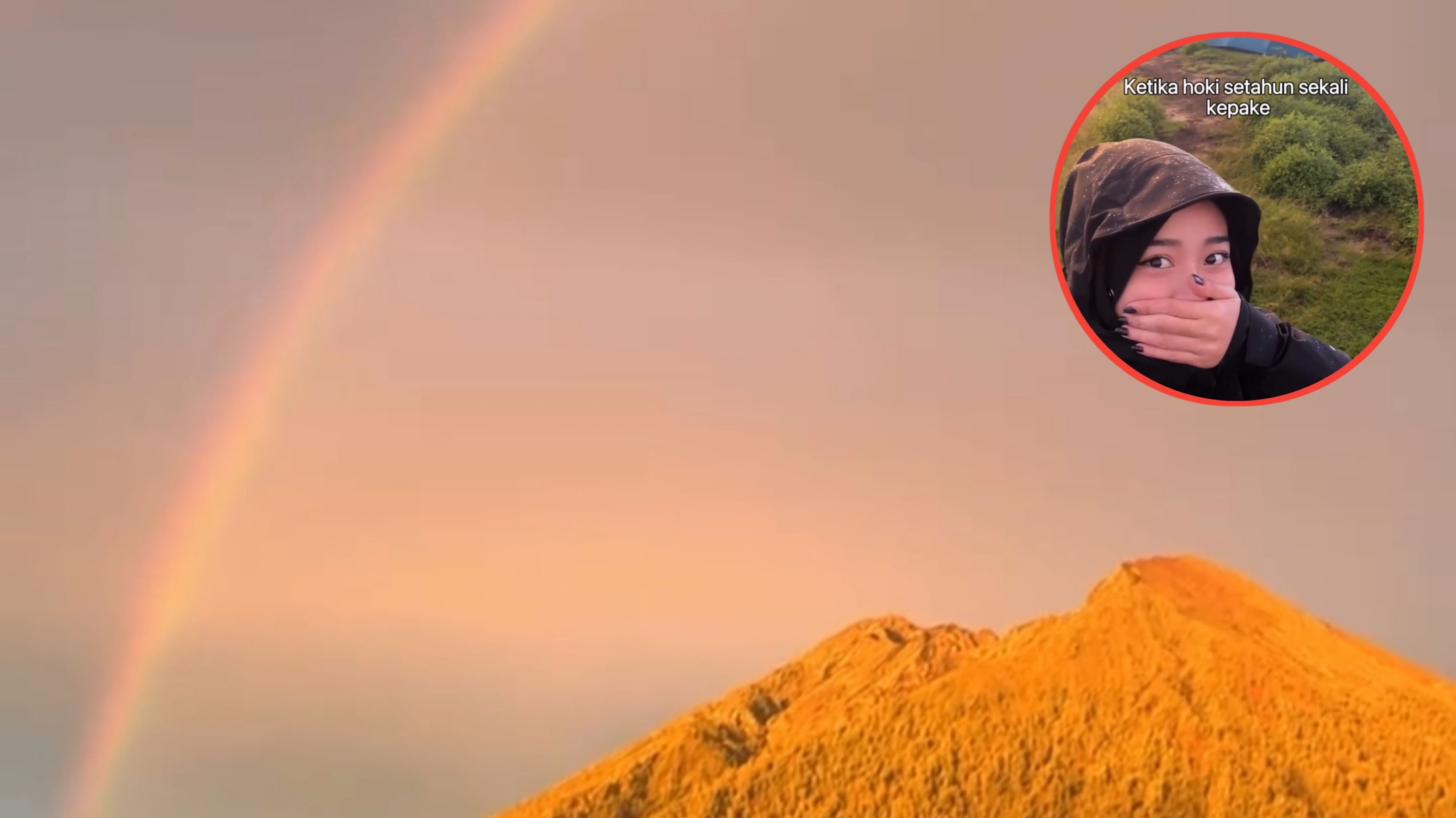 Pertama Kali Naik Gunung RInjani, Cewek Ini Dapat Pemandangan yang Indah Banget