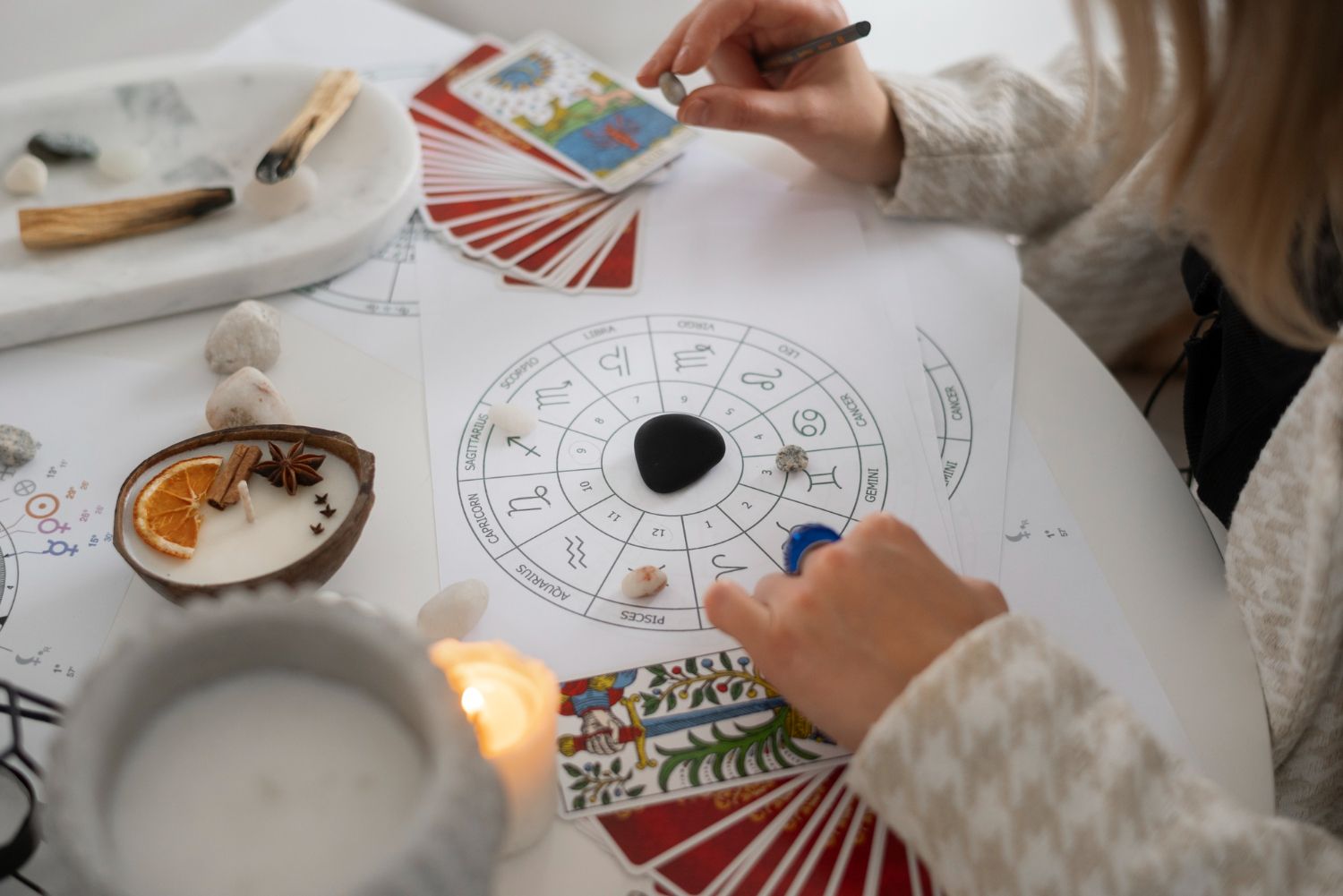 Mengenal Astrologer dan Rahasia Astrologi Tradisional, Nggak cuma Ramal Zodiak dan Cinta