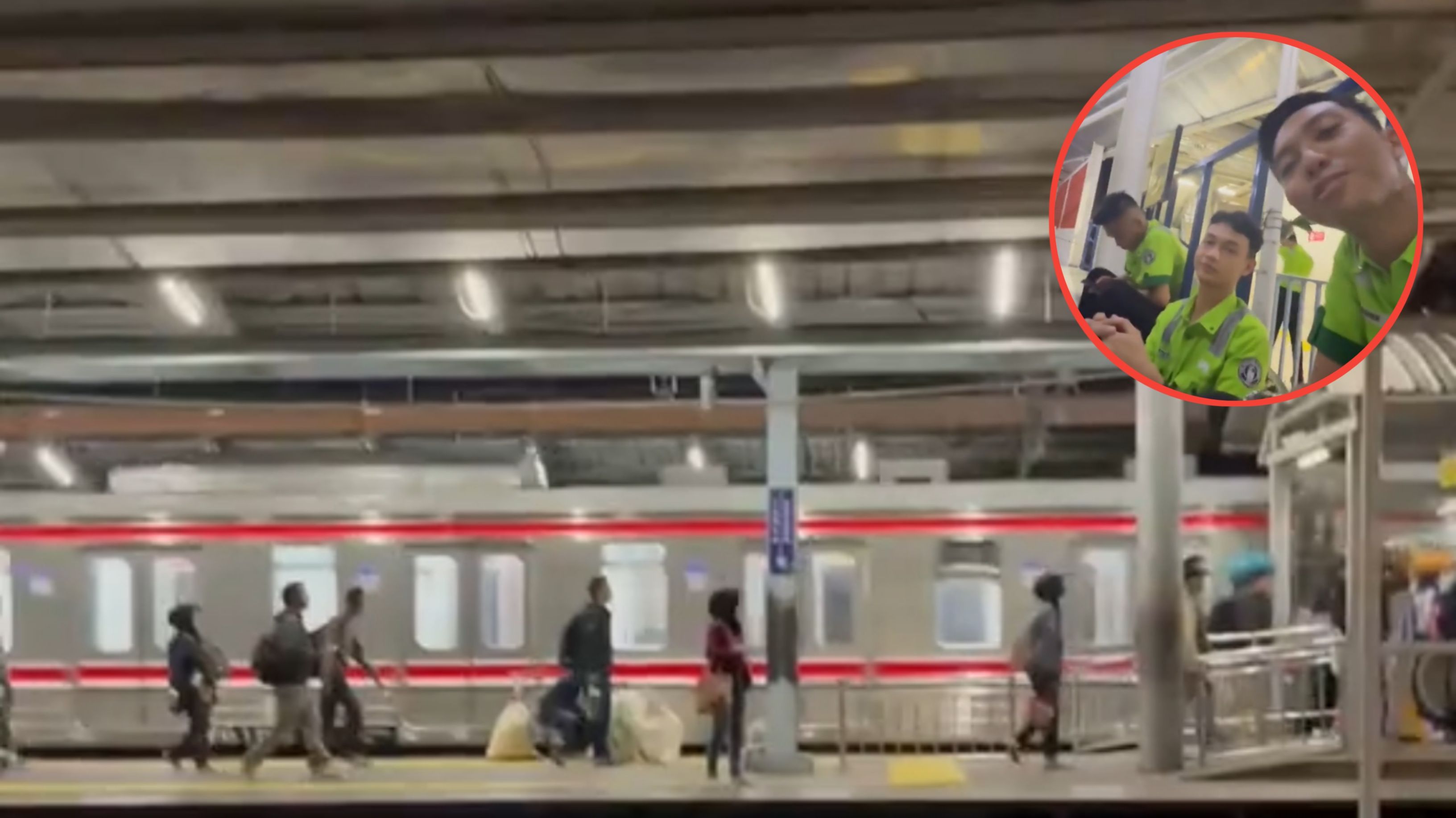 Pria yang Bekerja di Stasiun Ini Bagikan Kehebohan Saat Orang Jakarta Berangkat Kerja, Videonya Jadi Perbincangan