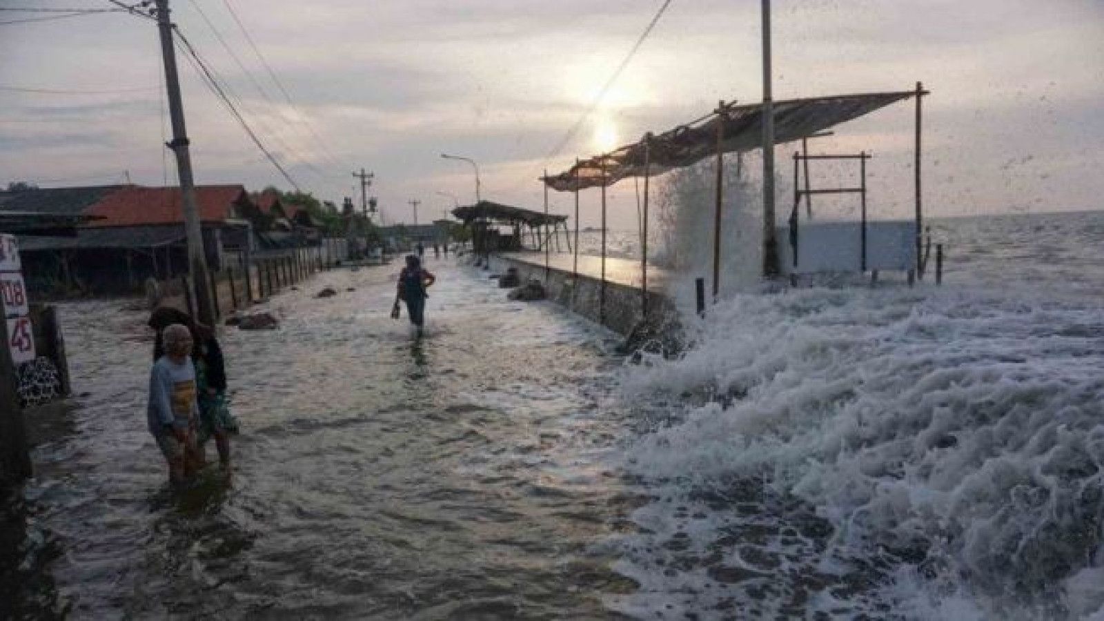 Fenomena Bulan Baru: Waspadai Potensi Banjir Rob di Pesisir Indonesia