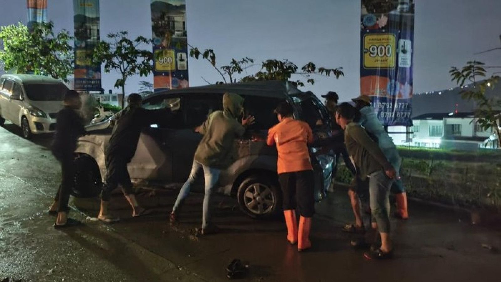Hujan Deras di Bogor: Banjir Melanda Desa Bojong Koneng dan Dampaknya