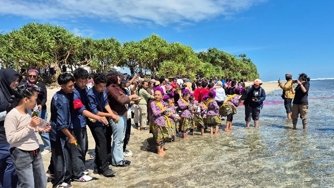 Pantai Minajaya Jadi Ruang Edukasi Kreatif dalam Jampang Creative Camp 2