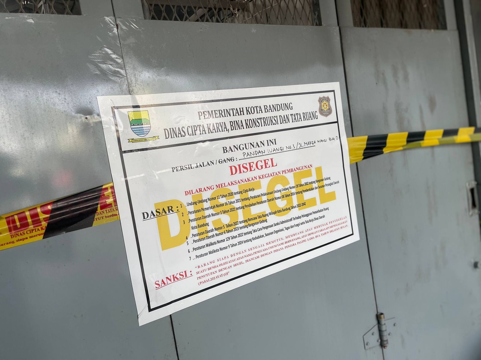 Satpol PP Kota Bandung Tertibkan Bangunan Tanpa PBG di Cijawura