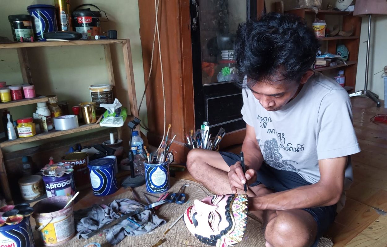 Khoirul Mutakin Populerkan Topeng Gaya Magelangan dari Desa Bandongan