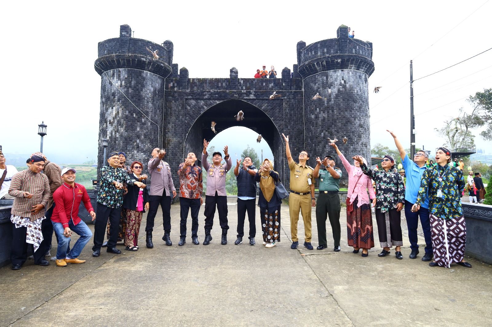 PWI Magelang Peringati HPN 2026 dengan Tanam Pohon hingga Lepas Burung