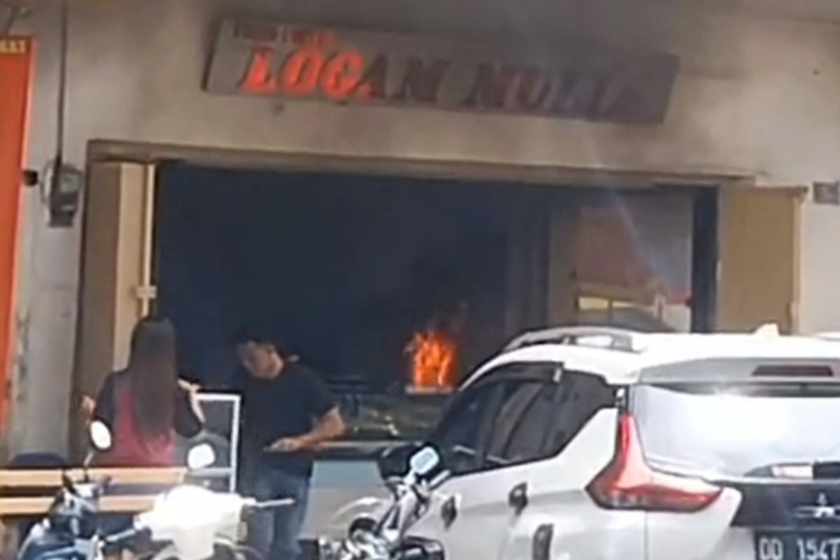 Emak-emak Asal Bantaeng Bakar Toko Emas di Makassar untuk Mencuri, Ngaku Terlilit Utang