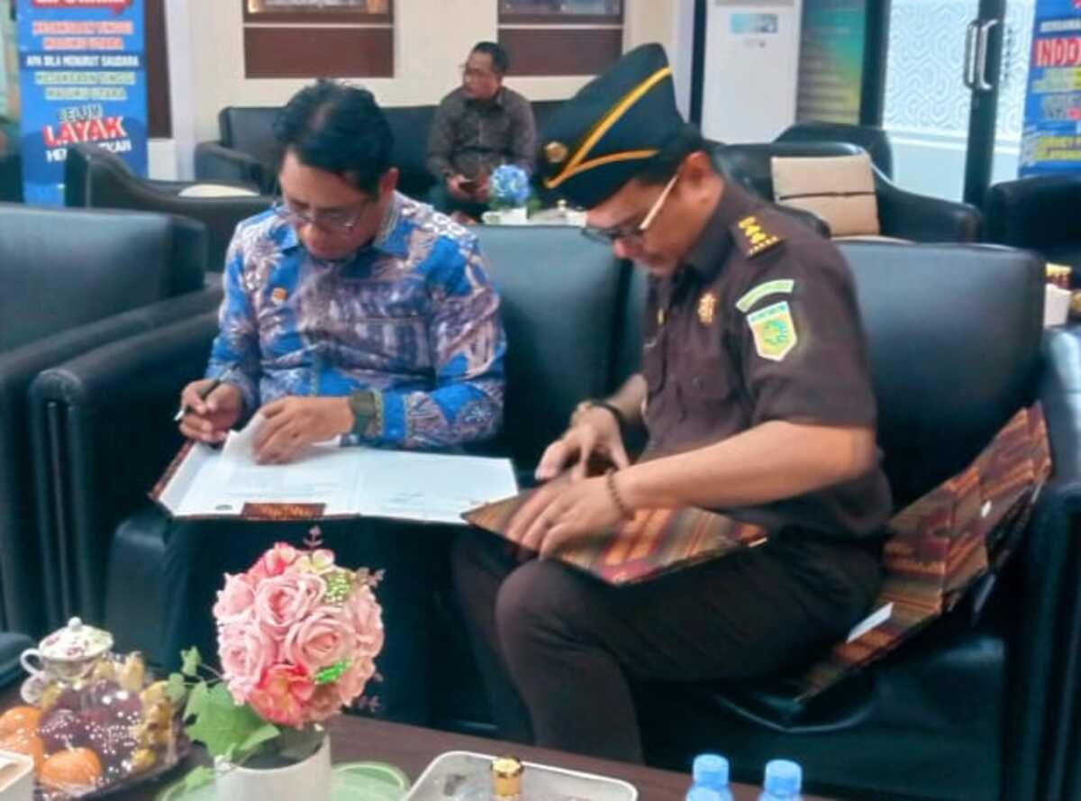 Dukung KUHP Baru, Bupati Haltim Teken Kerja Sama dengan Kejati Malut