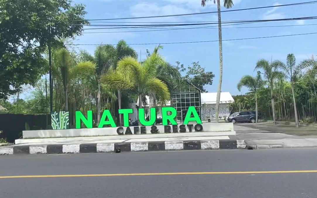 Natura Cafe & Resto, Cafe Cantik Estetik Bernuansa Alam yang Sejuk dan Terjangkau