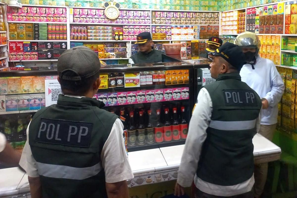 Modus Jualan Miras Online Terbongkar Jelang Ramadhan, Sebanyak 52 Botol Disita Petugas