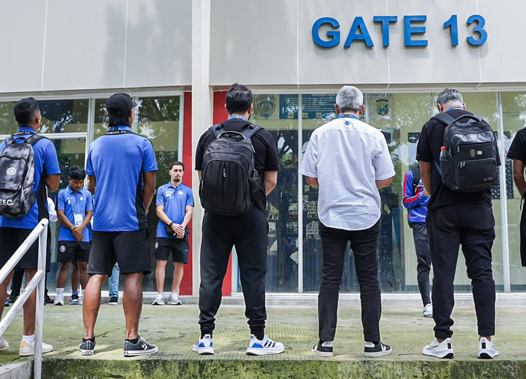 Sebelum Kick Off, Arema FC Ziarah ke Sektor 13 Kanjuruhan