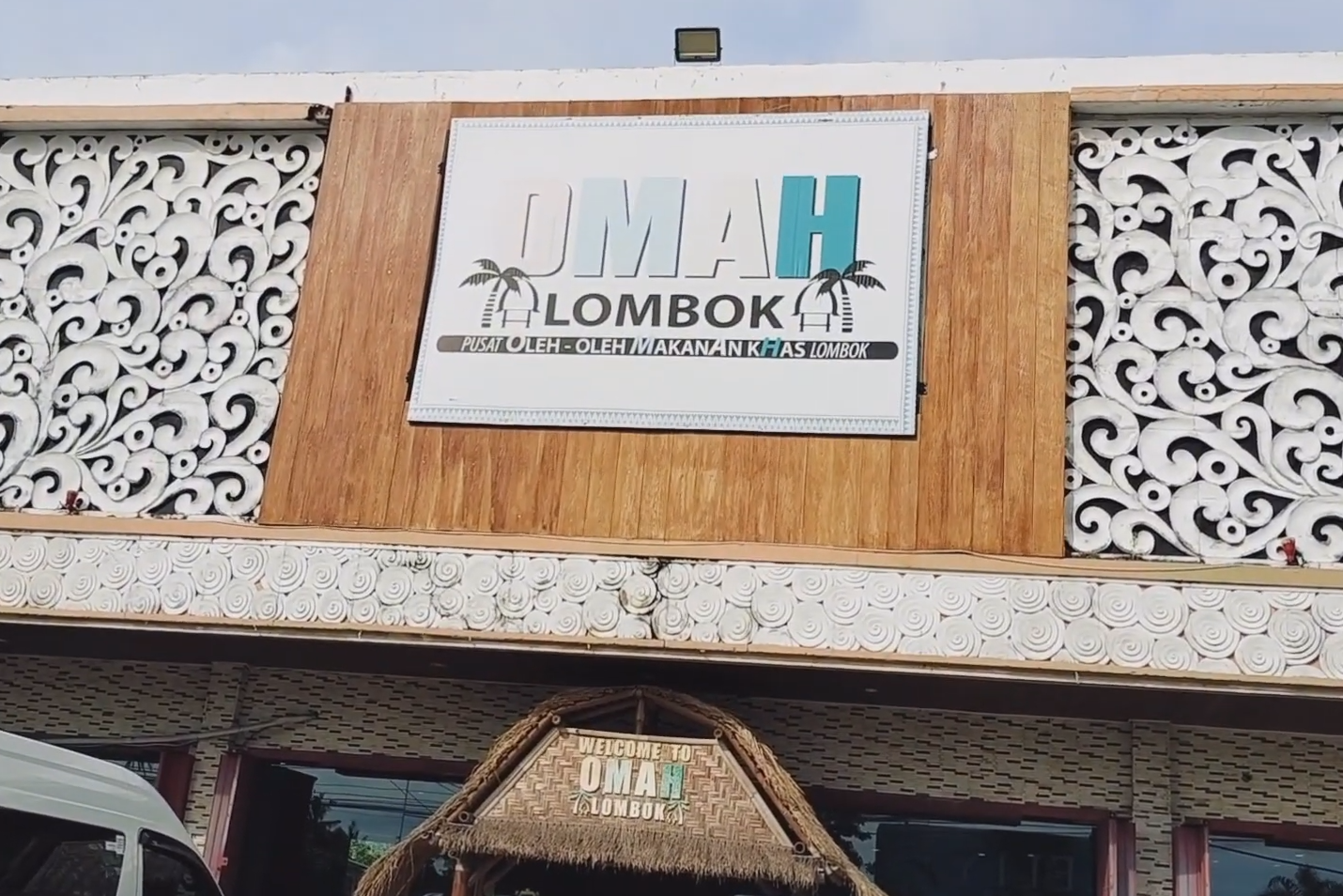 Omah Lombok Batu Layar, Surga Oleh-Oleh Khas Lombok Harga Ramah di Kantong!