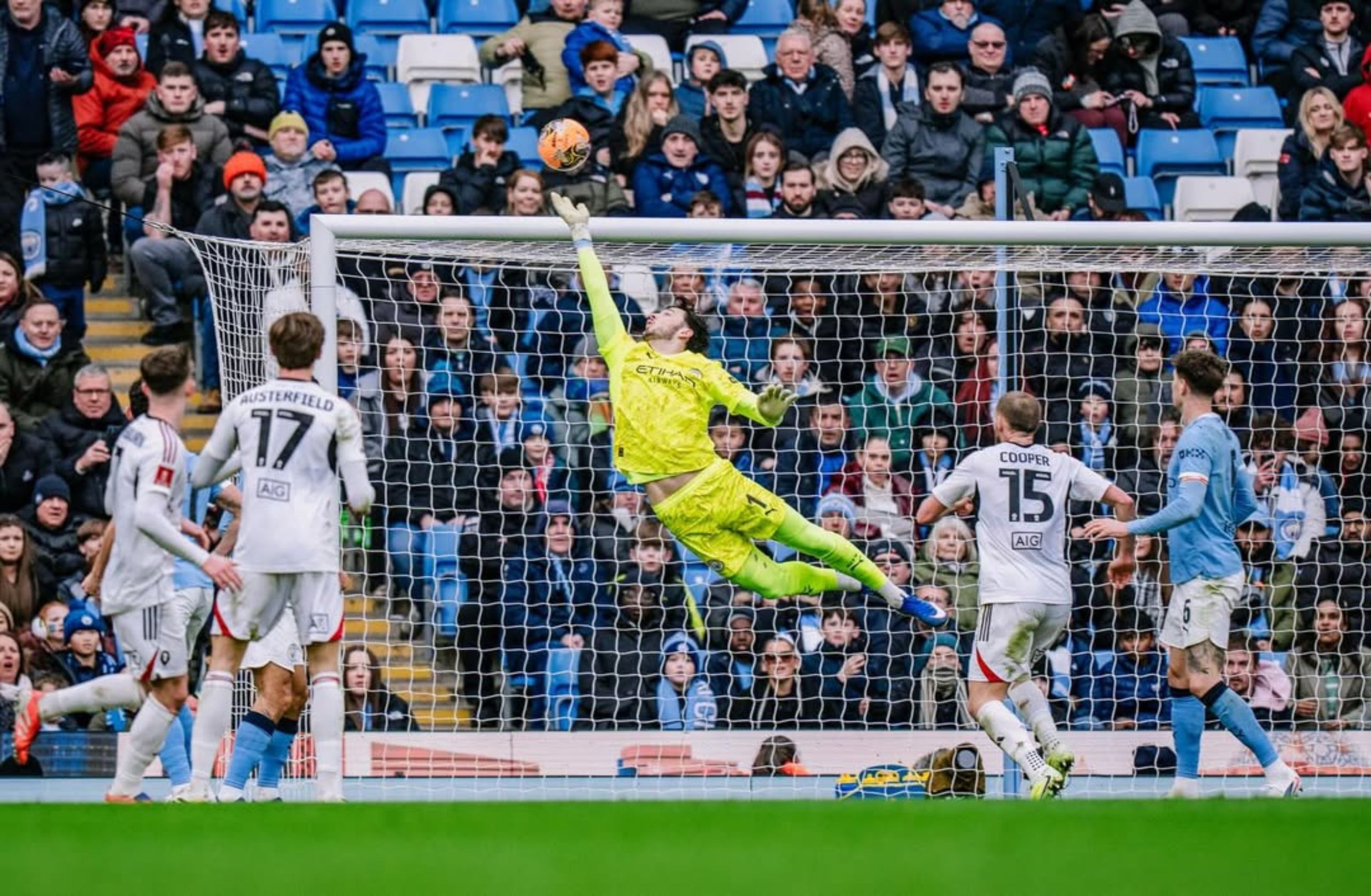 Berharap Jadi Kiper Utama The Citizens, James Trafford Patah Hati usai Man City Datangkan Donnarumma