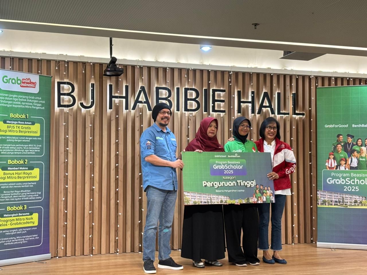 Kisah Menyentuh Driver Ojol Perempuan Bagi Waktu Antara Kuliah dan Ngojek demi Bisa Bayar SPP