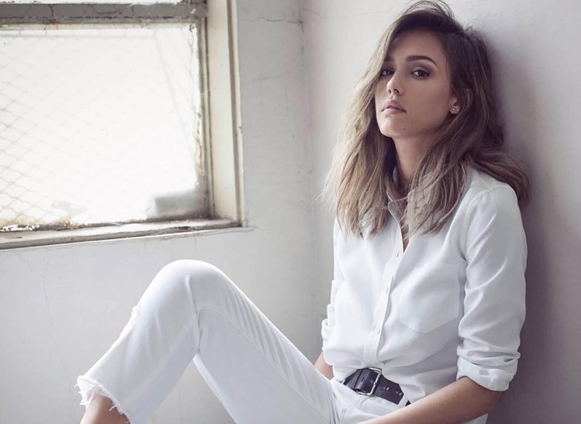 Kisah 16 Tahun Jessica Alba dan Cash Warren Berakhir, Kini Fokus pada “Forward Momentum” di 2026