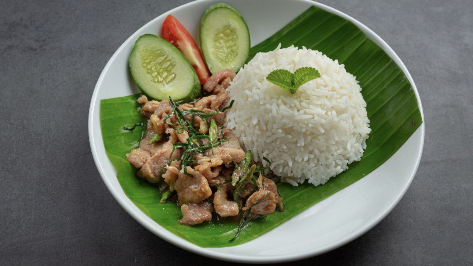 Keberagaman Hidangan Nasi Liwet dalam Tradisi Munggahan Menjelang Ramadan