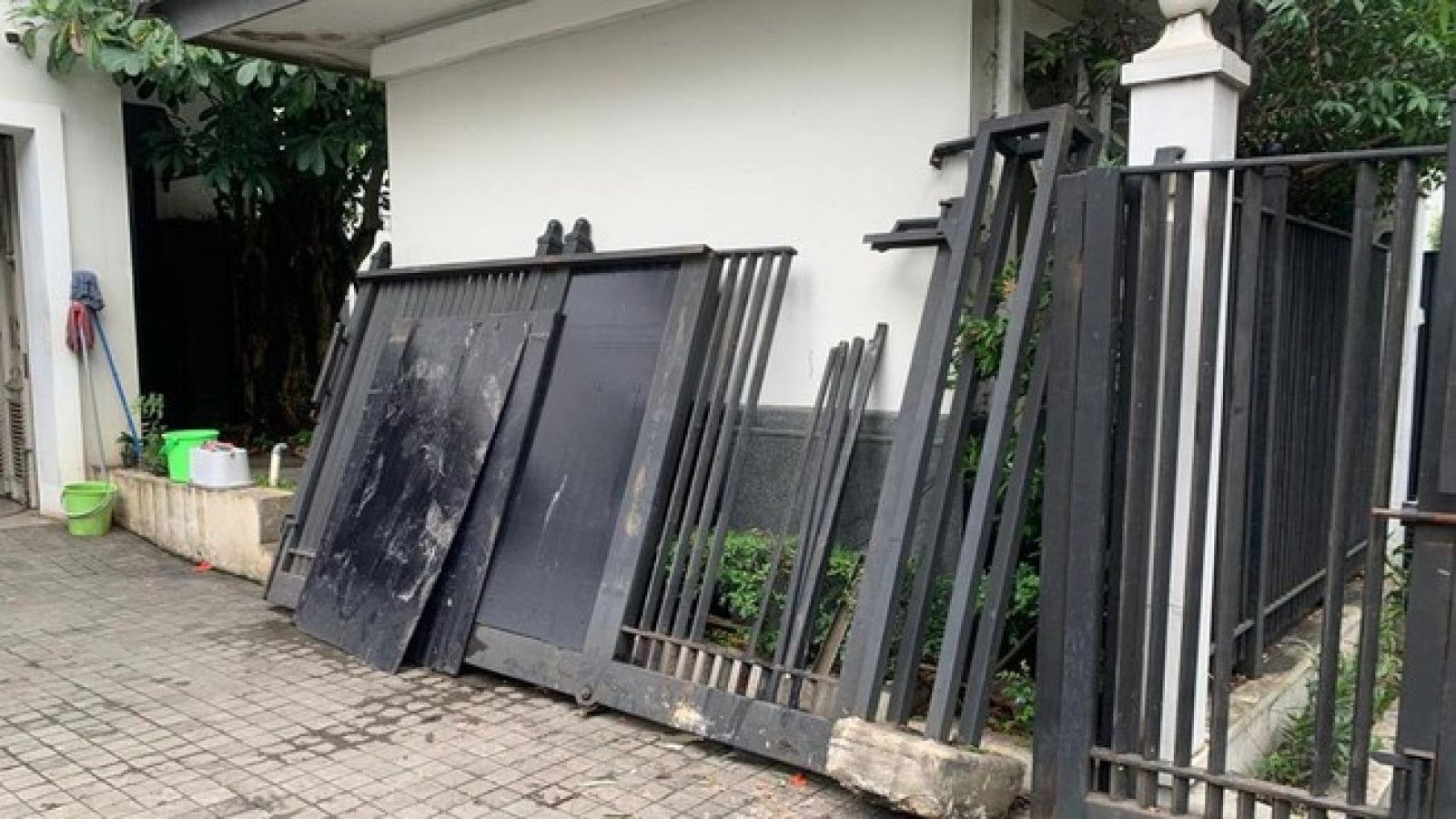 Mobil Tabrak Pagar Rumah Wakil Presiden di Jakarta: Pengemudi Ngantuk