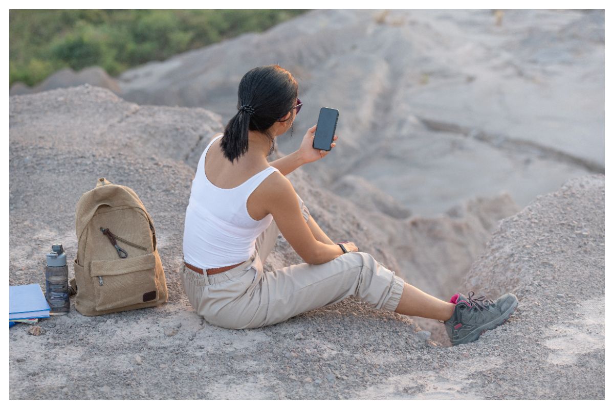 5 Tips Pilih HP untuk yang Hobi Travelling, Anti Nyesel dan Siap Diajak Foto Terus!
