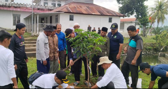 Masjid Berusia 160 Tahun Dibersihkan Bareng Kemenag, Warga Ikut Nostalgia Sejarah