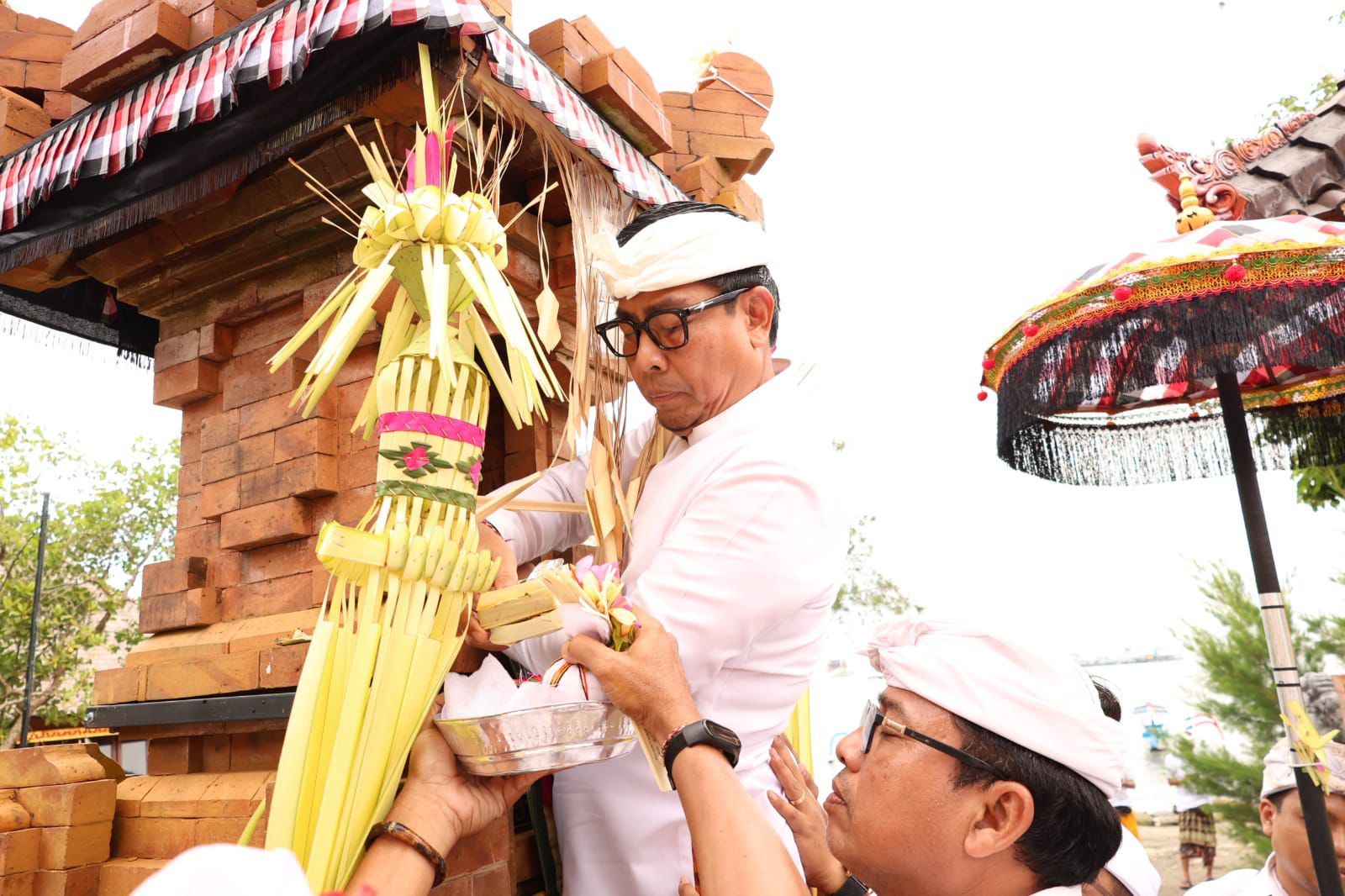 Wakil Wali Kota Denpasar Hadiri Prosesi Suci di Sidakarya, Tegaskan Spirit Kebersamaan