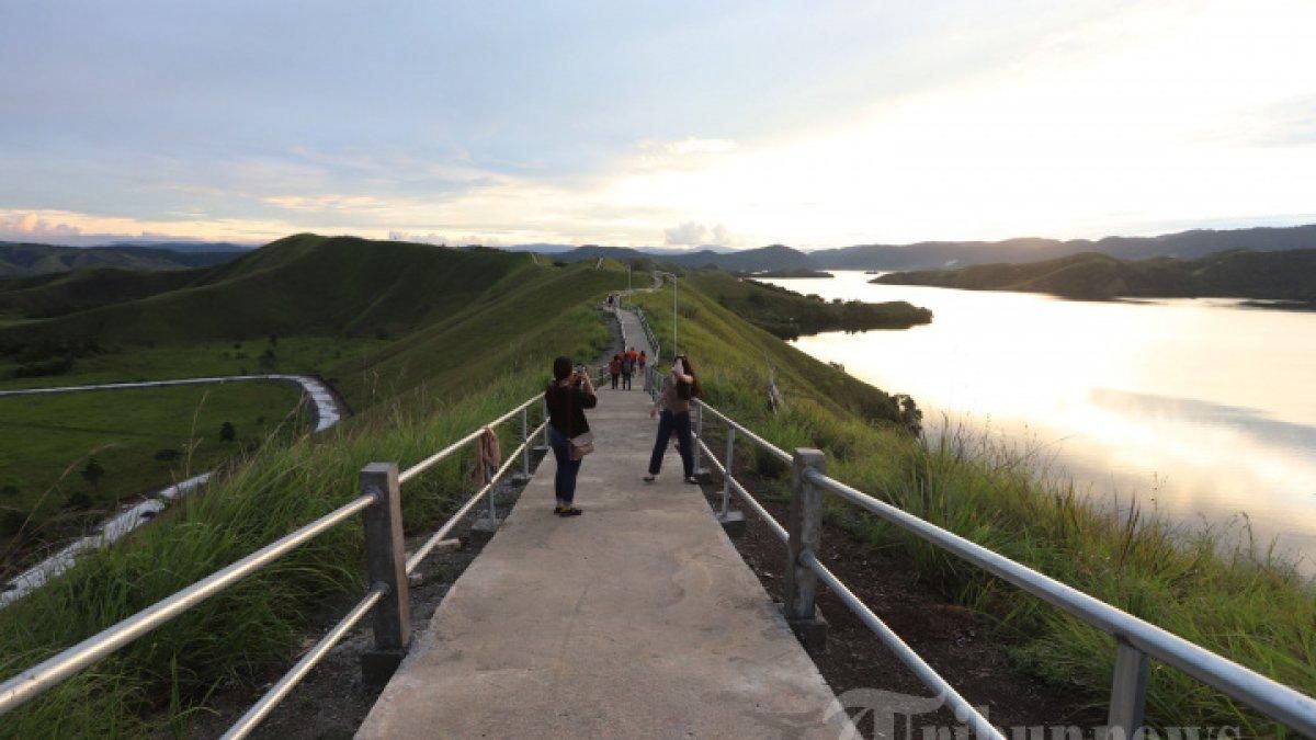 Danau Sentani Jadi Magnet Ngabuburit di Jayapura