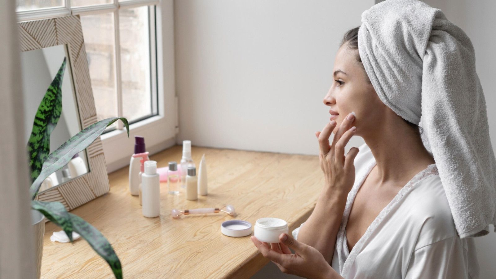 Rutinitas Skincare Sehari-hari yang Tak Boleh Terlewatkan