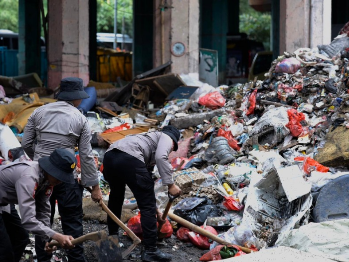 Lewat Program Bang Jasri, Kapolda Metro Pimpin 650 Personel Sikat Bersih Kolong Tol Kumuh