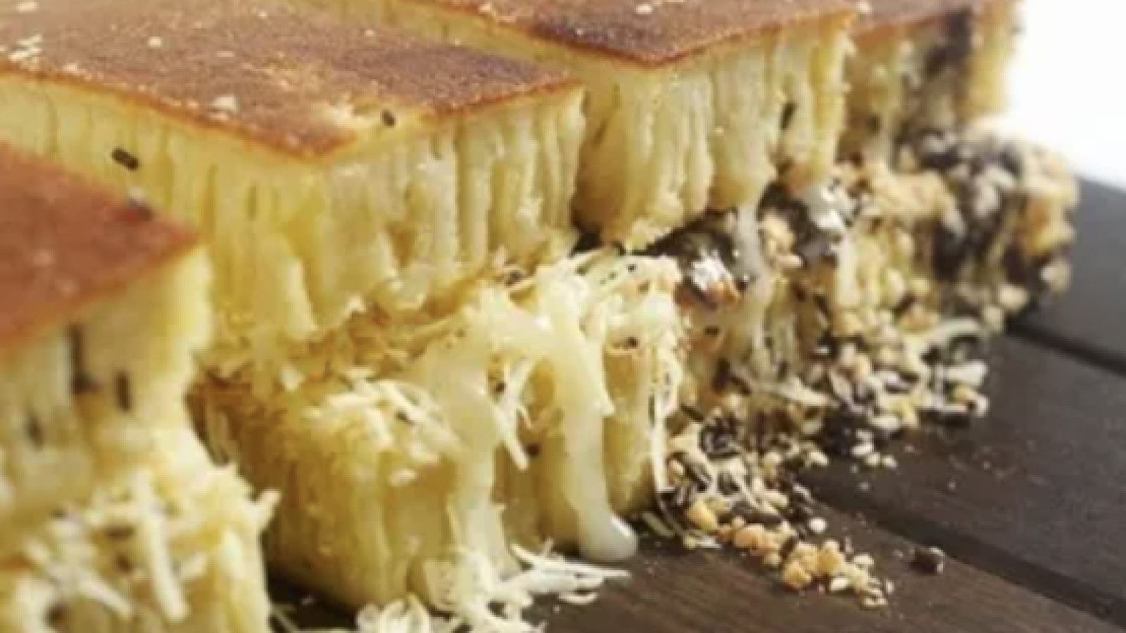 Membuat Martabak Manis Kekinian yang Menggoda Selera