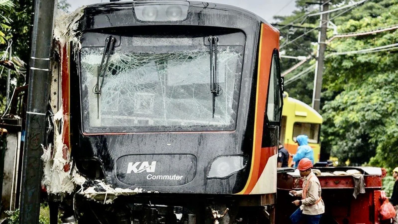 Kecelakaan Kereta di Tangerang: Sirene Bunyi, Palang Belum Turun