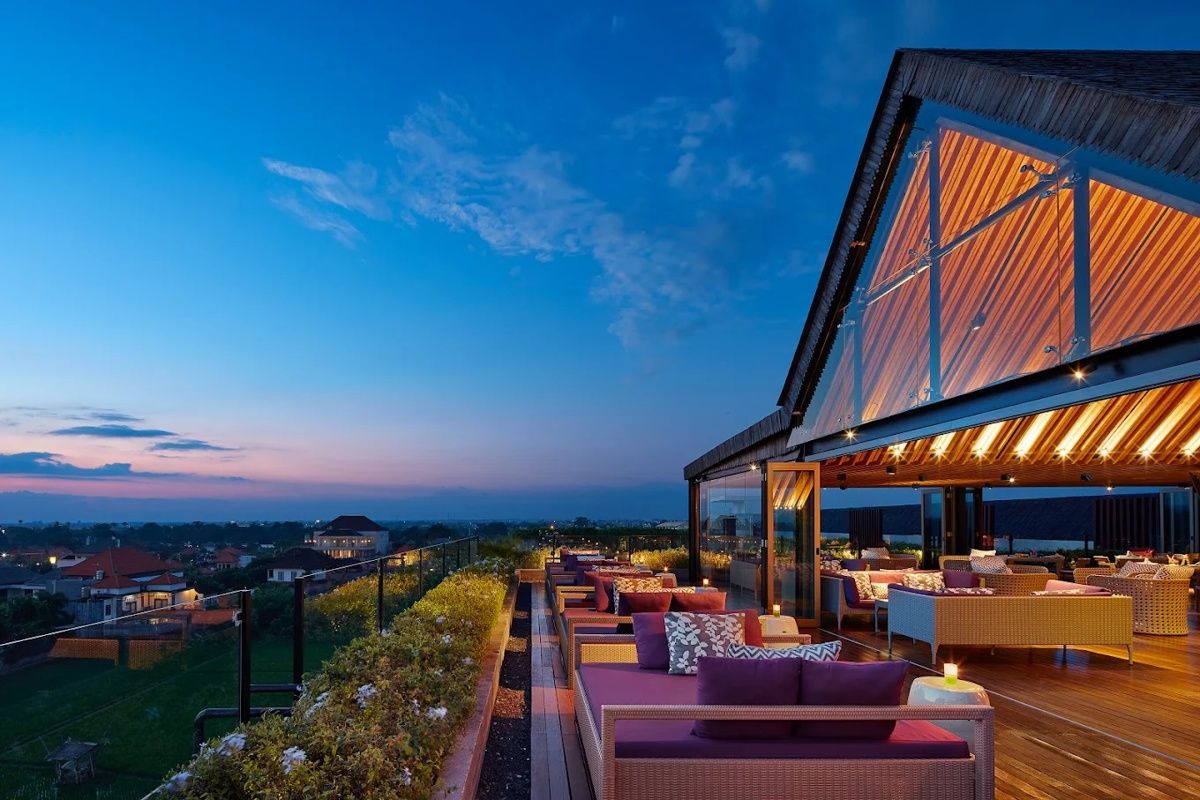 Menikmati Bali dari Ketinggian Inilah 5 Rekomendasi Cafe Rooftop dengan Panorama Kota