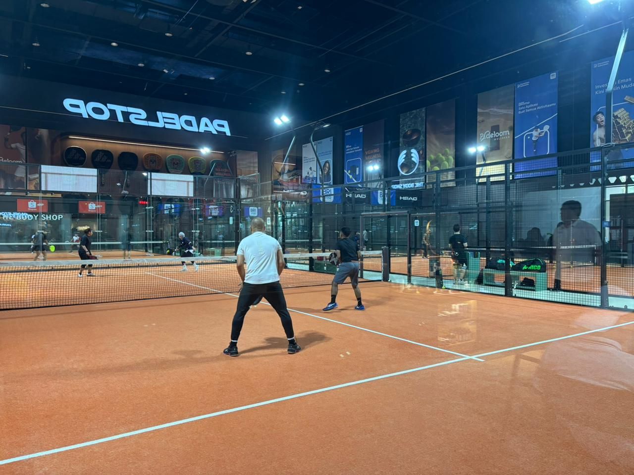 Rekomendasi Spot Nongkrong Baru di Pusat Perkantoran Jaksel, Bisa Main Padel