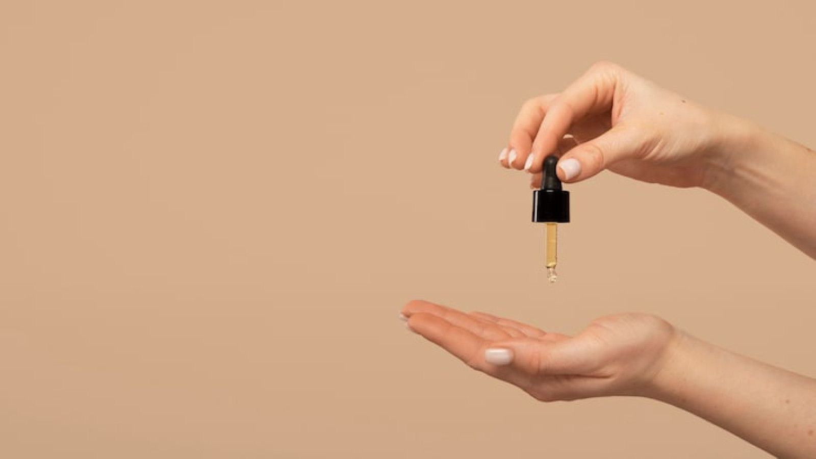 Memahami Serum dan Essence: Apa Bedanya dan Kenapa Penting?