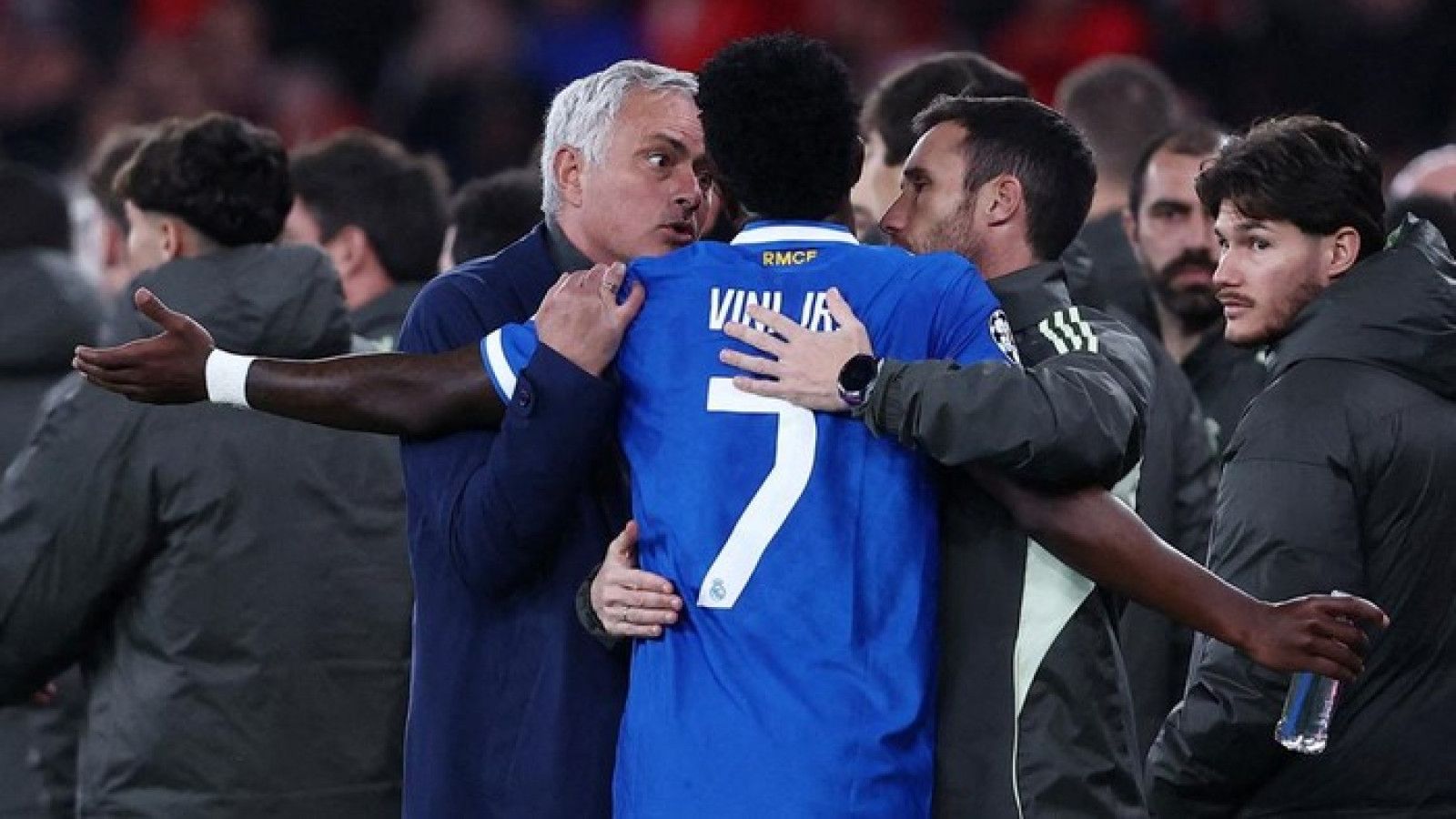 Mourinho Disorot Setelah Kritik terhadap Vinicius di Tengah Insiden Rasisme