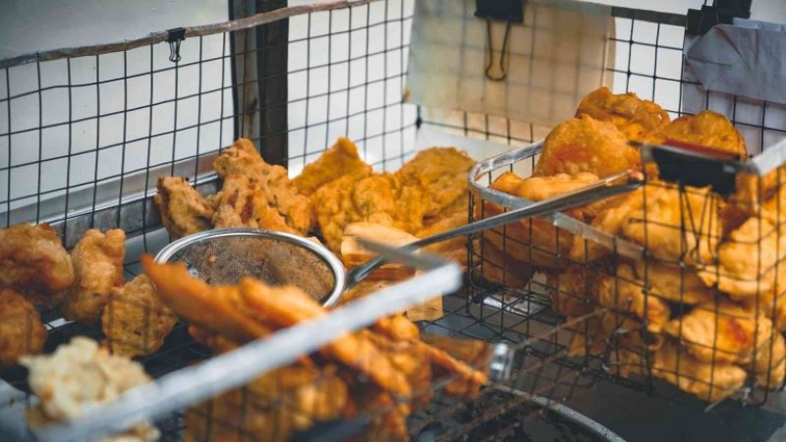 Waspadai Risiko Kesehatan Mengonsumsi Gorengan Saat Berbuka Puasa