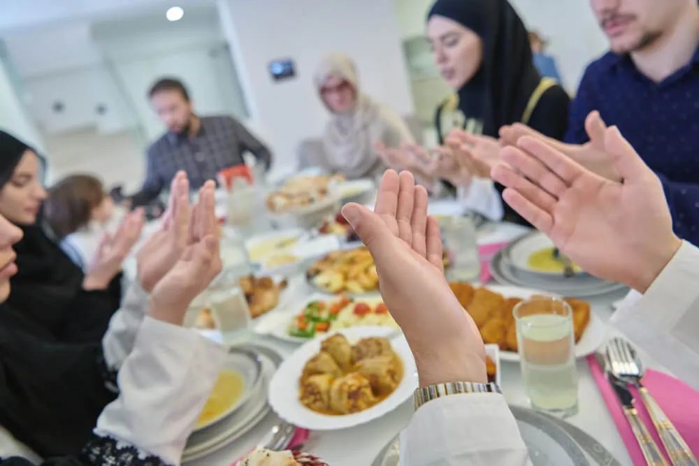 Jadwal Buka Puasa Tapin Hari Ini & Jam Magrib Terbaru 2026