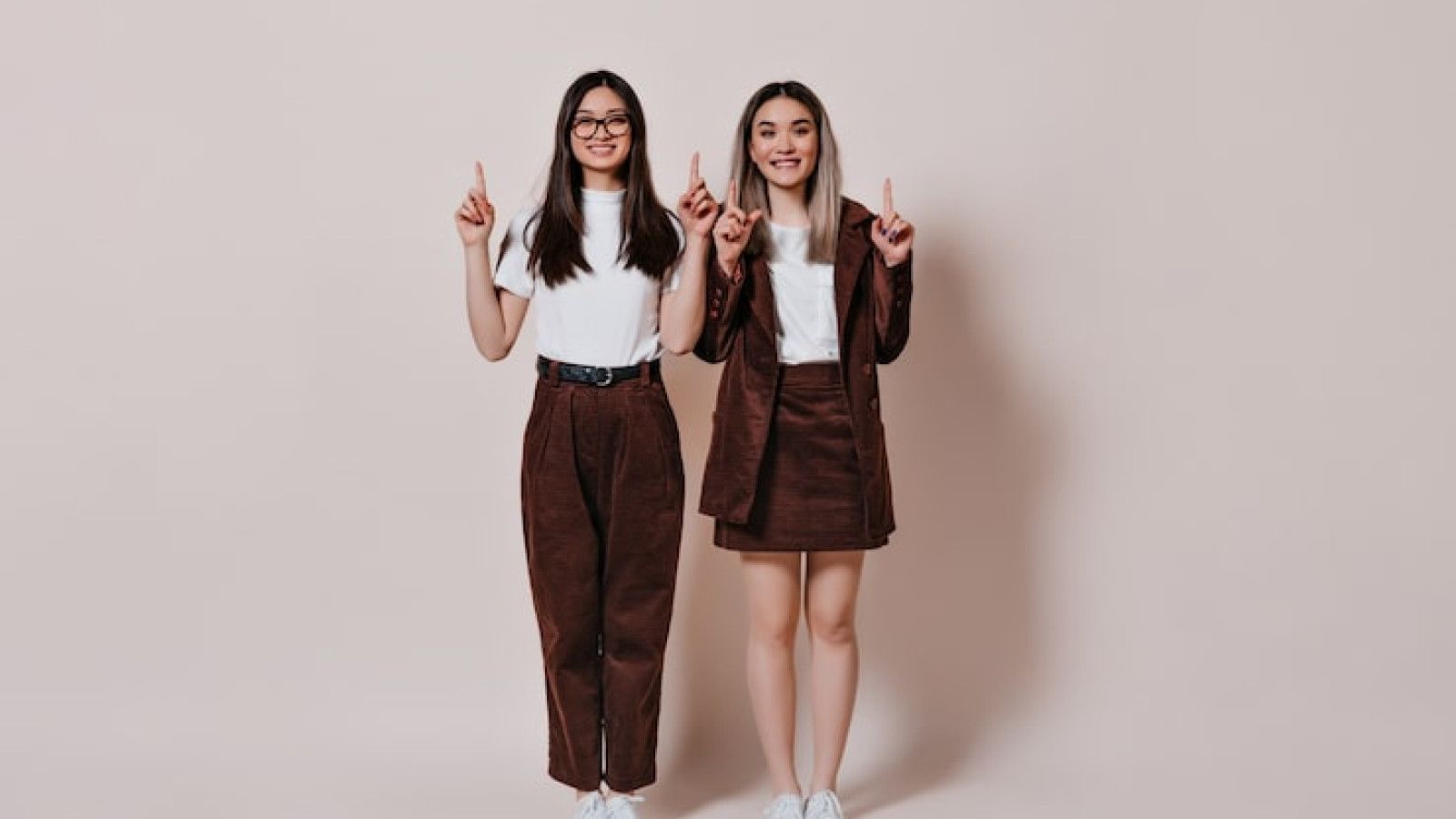 Kreasi Gaya dengan Palet Warna Netral yang Tak Lekang Oleh Waktu