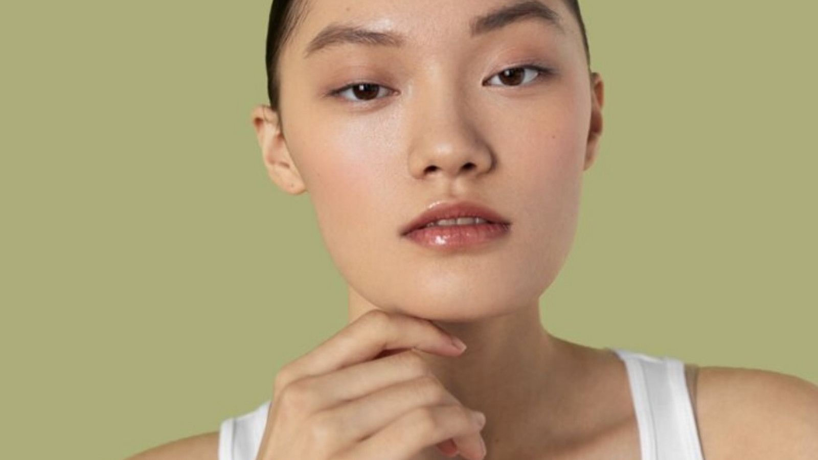 Tampil Bercahaya dengan Tren Glass Skin yang Masih Populer