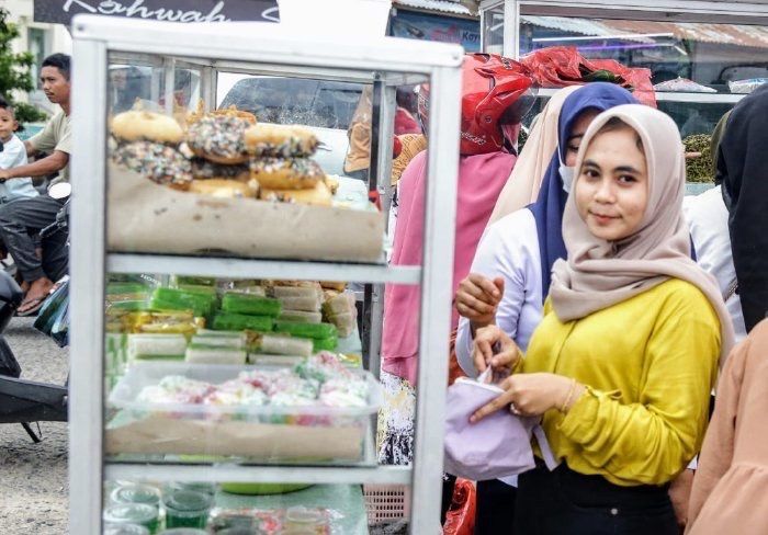 Ramadhan Vibes! Pemburu Takjil Padati Lambaro Jelang Magrib
