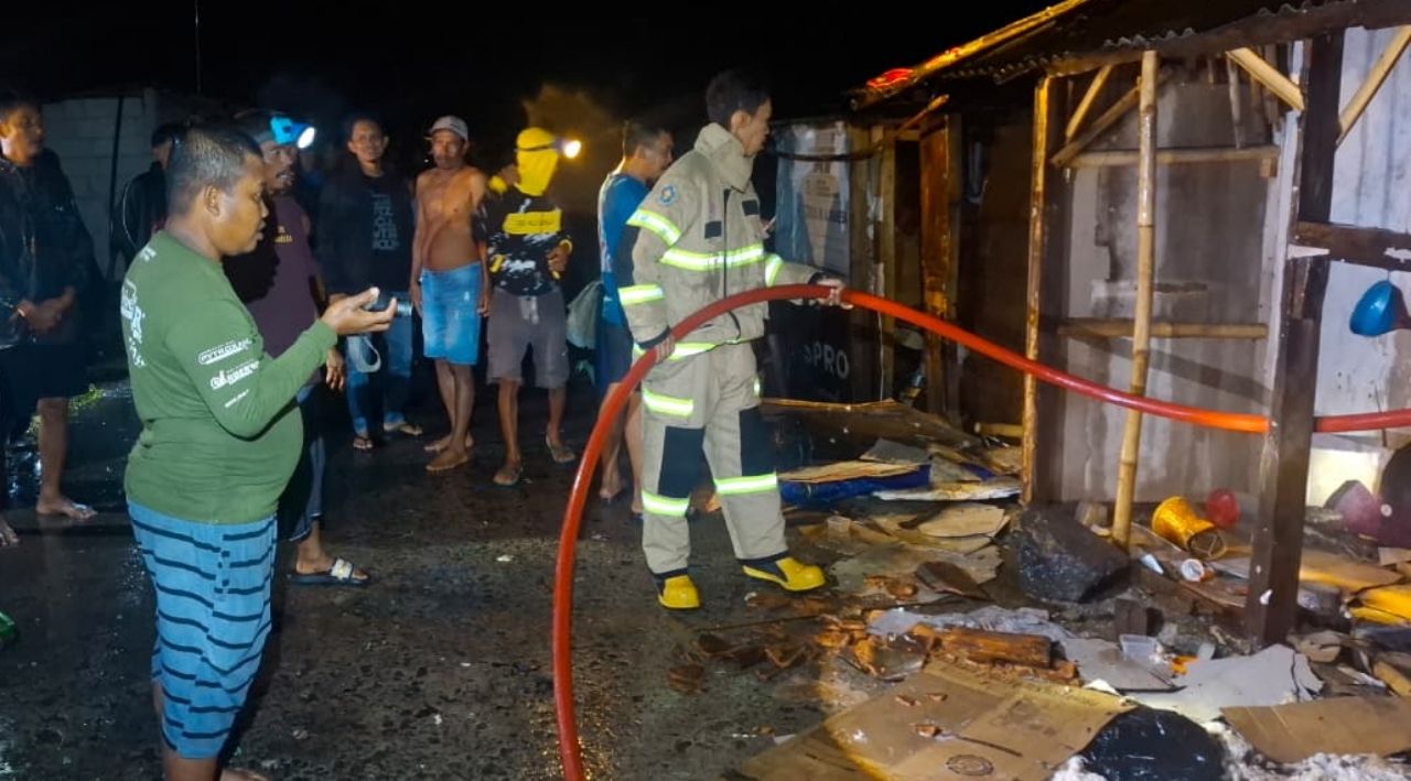 Rumah Warga Kampung Pegadungan, Tanara Tersambar Petir Saat Hujan Lebat Minggu Kemarin
