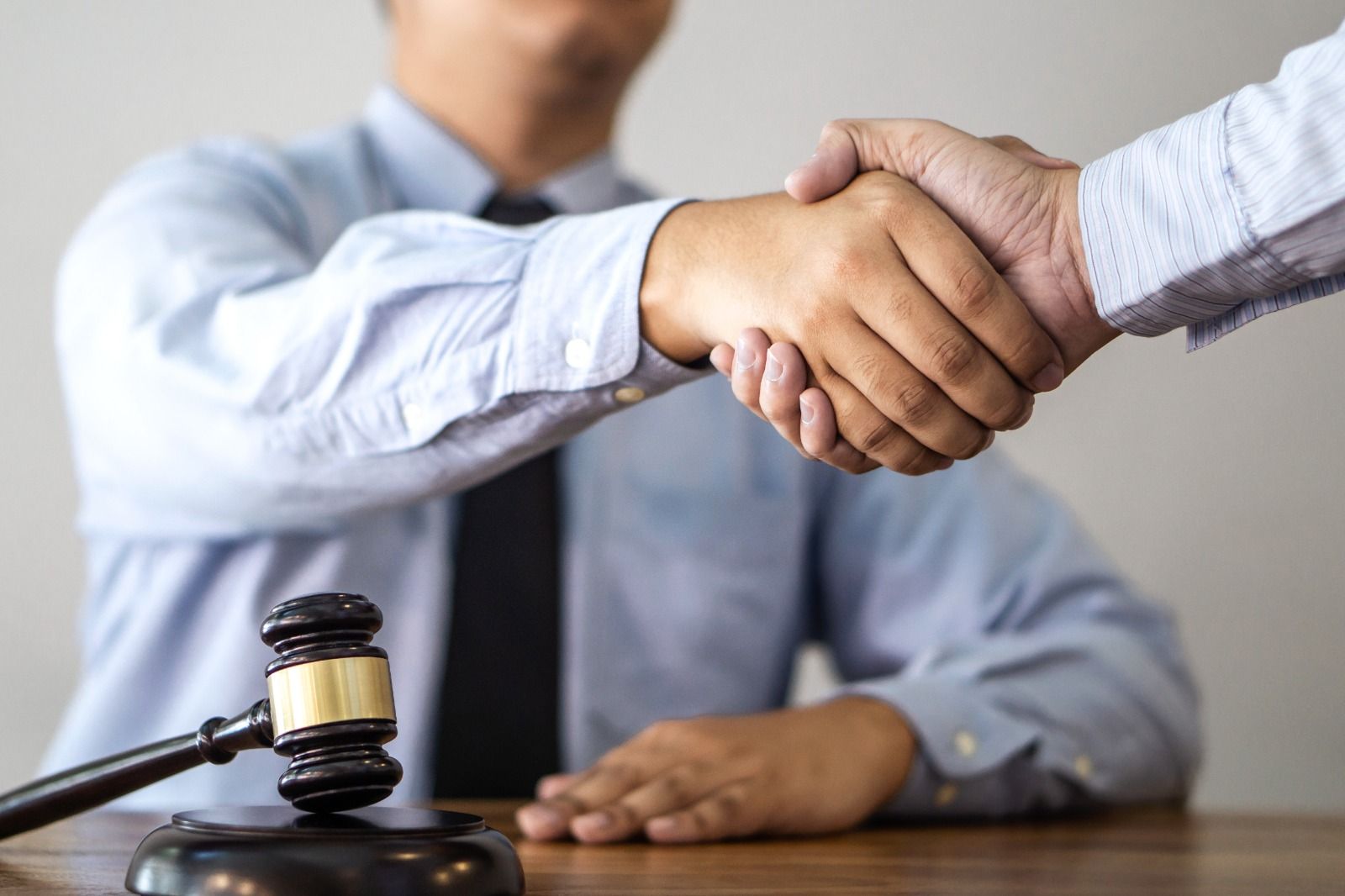 Apa Itu Arbitrase? Pengertian, Dasar Hukum, Proses, dan Contoh Kasus Lengkap