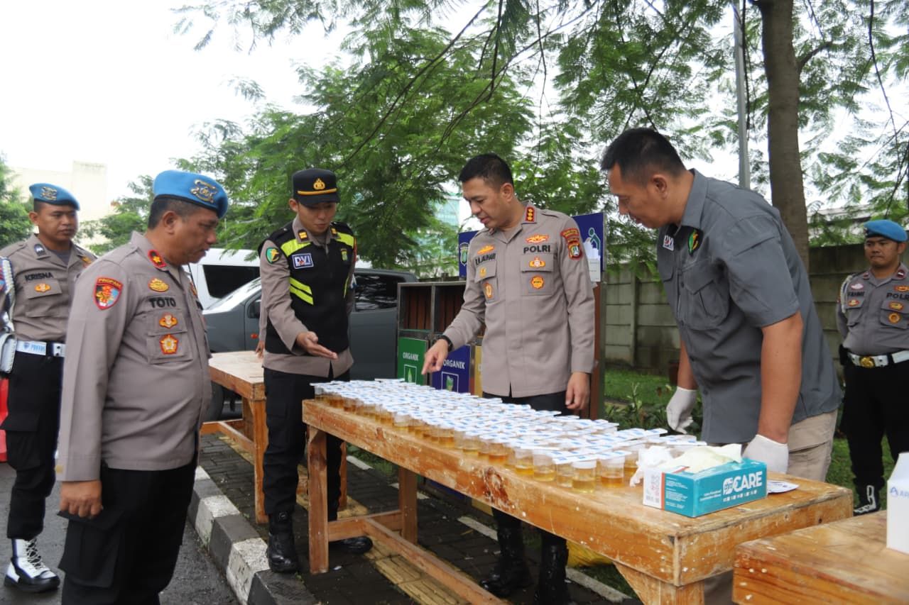 Komitmen Bersih Narkoba, Polres Metro Tangerang Kota Gelar Tes Urine Mendadak