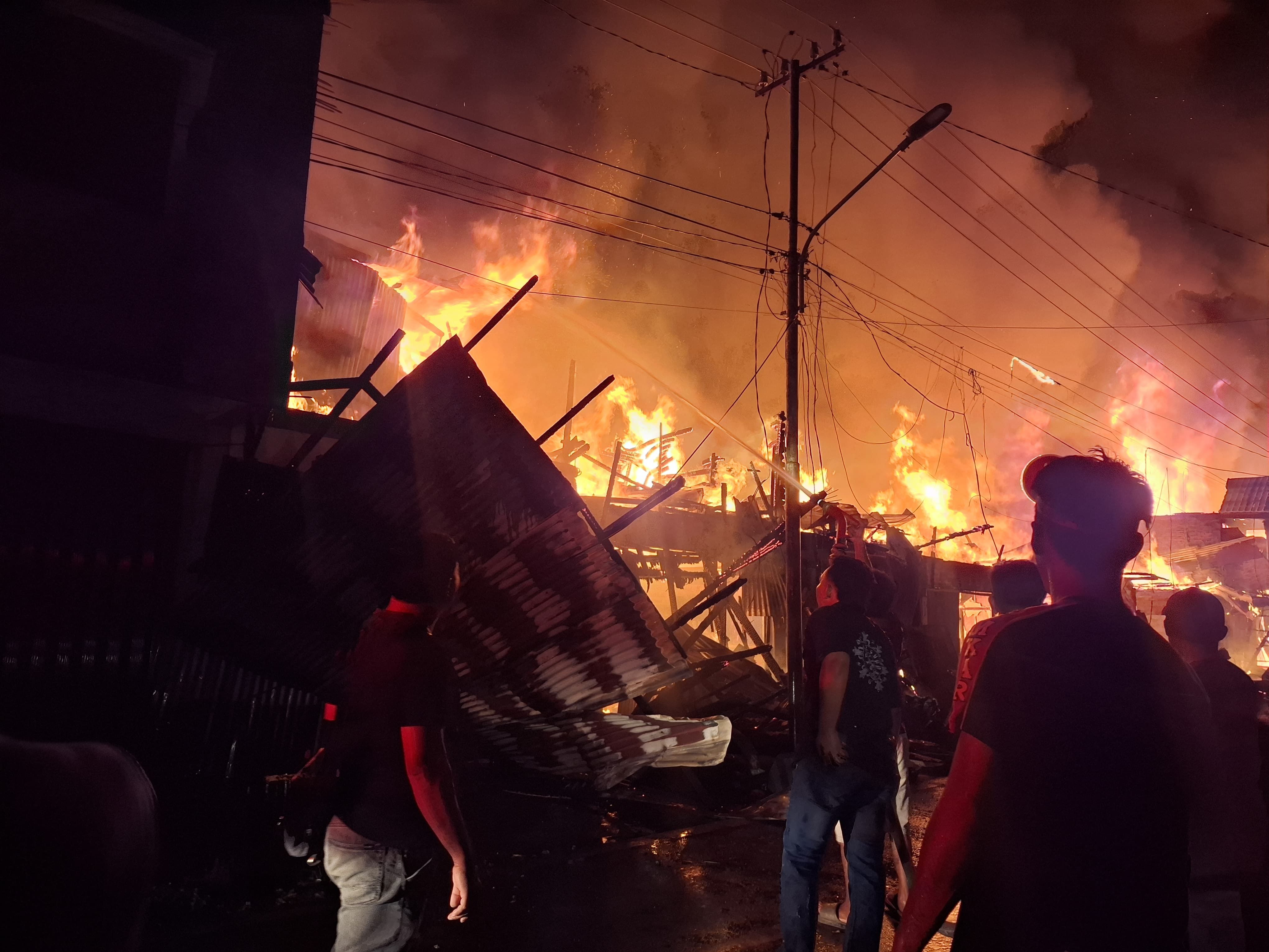 Kebakaran Malam Ramadan di Inhu, 13 Tempat Usaha Tinggal Puing