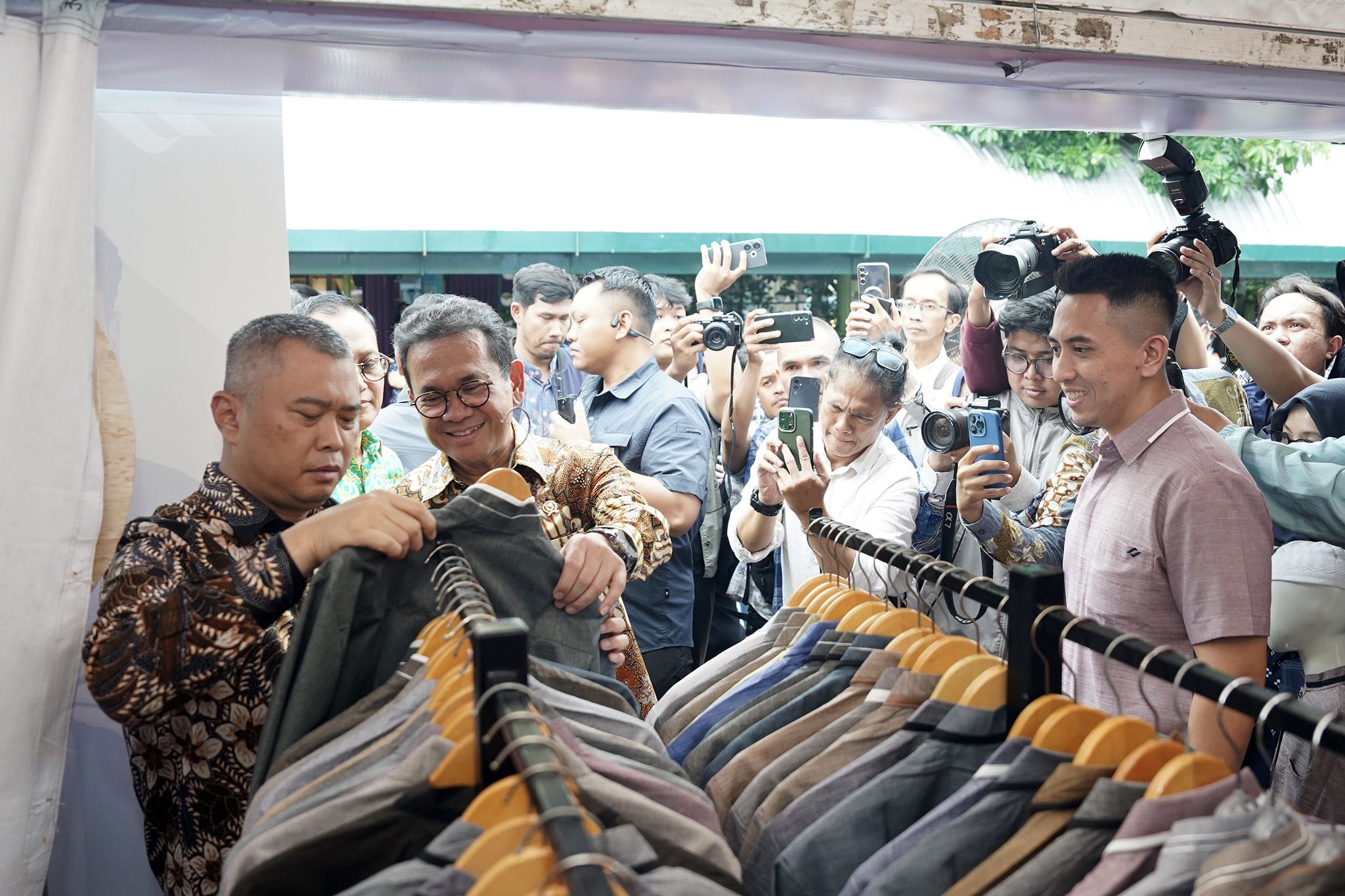 Mendag Budi Santoso Resmikan Produk UMKM di Gerbong Kereta Api