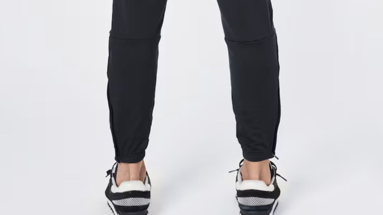 Evolusi Gaya Kasual di Indonesia: Sneakers, Oversized T-Shirt, dan Celana Jogger